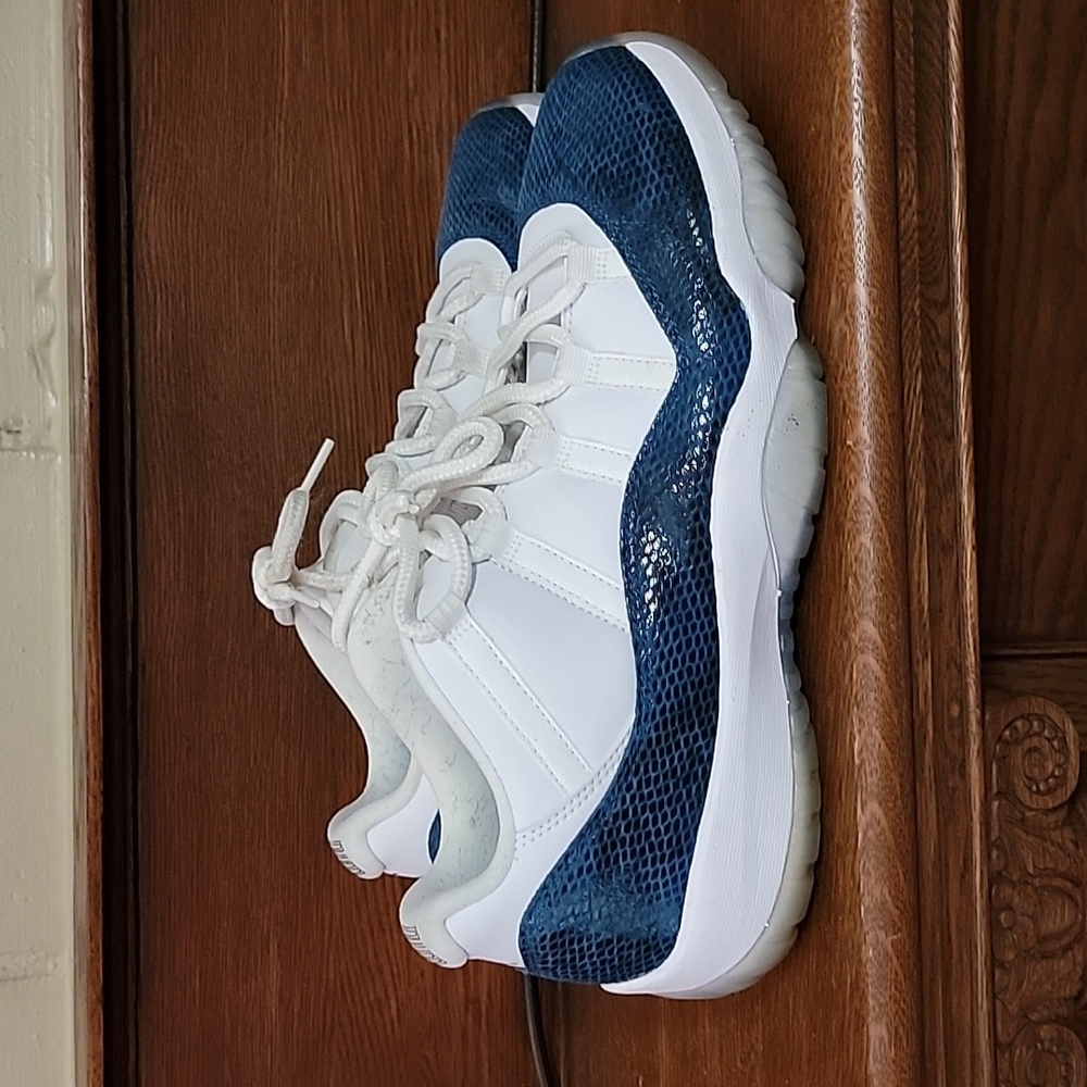 Air Jordan 11 Size 12 Blue and White